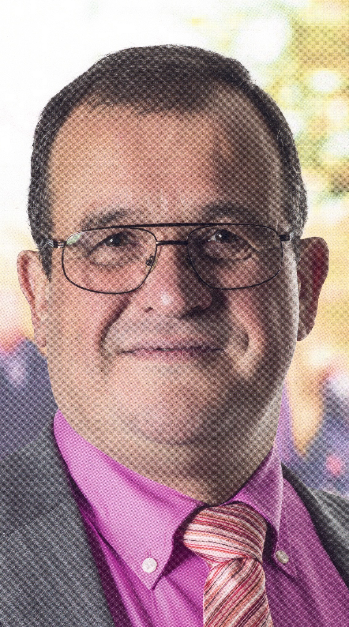 Portrait avant l'accident, en tenue professionnelle