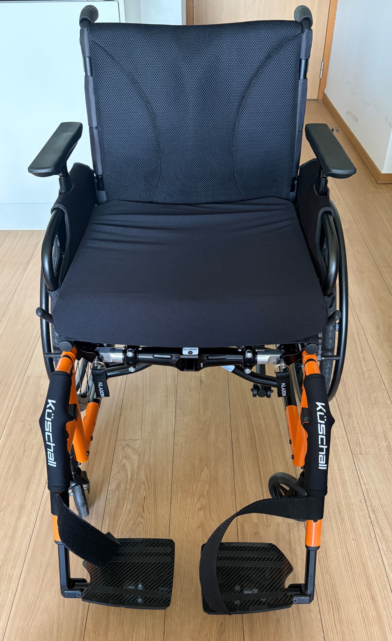 Fauteuil roulant Küschall vu de face